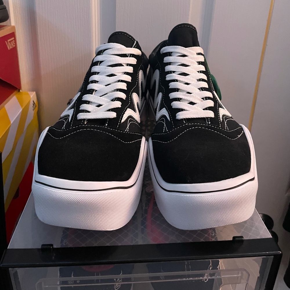 Wavy baby vans